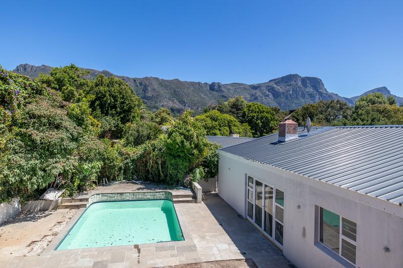 5 Bedroom Property for Sale in Constantia Western Cape